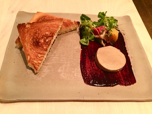 Kinship torchon of white mushroom